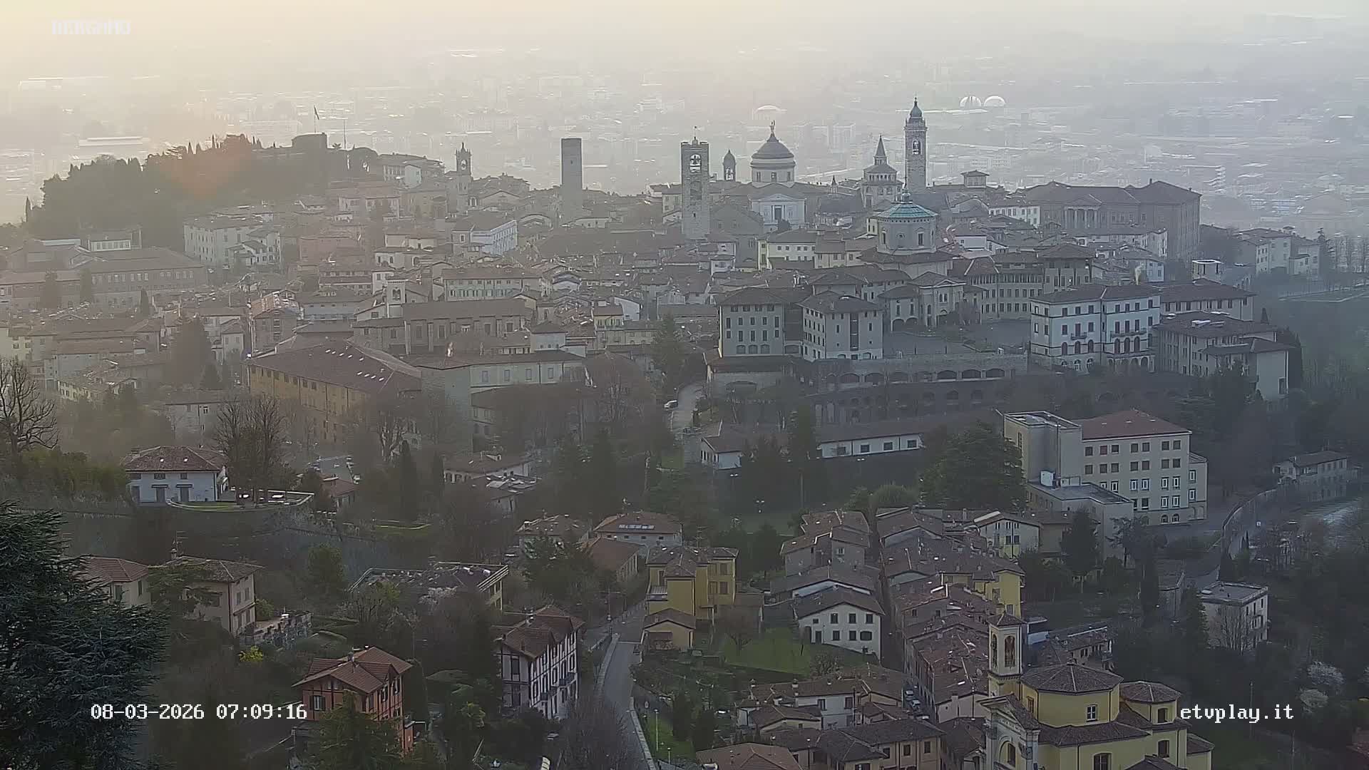 Bergamo City Skyline Live Cam - Bergamo,Lombardy, Italy