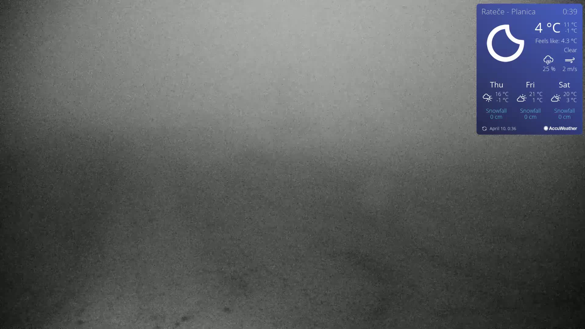 A dark gray, textured background displays a clear, cold weather forecast of 4°C.