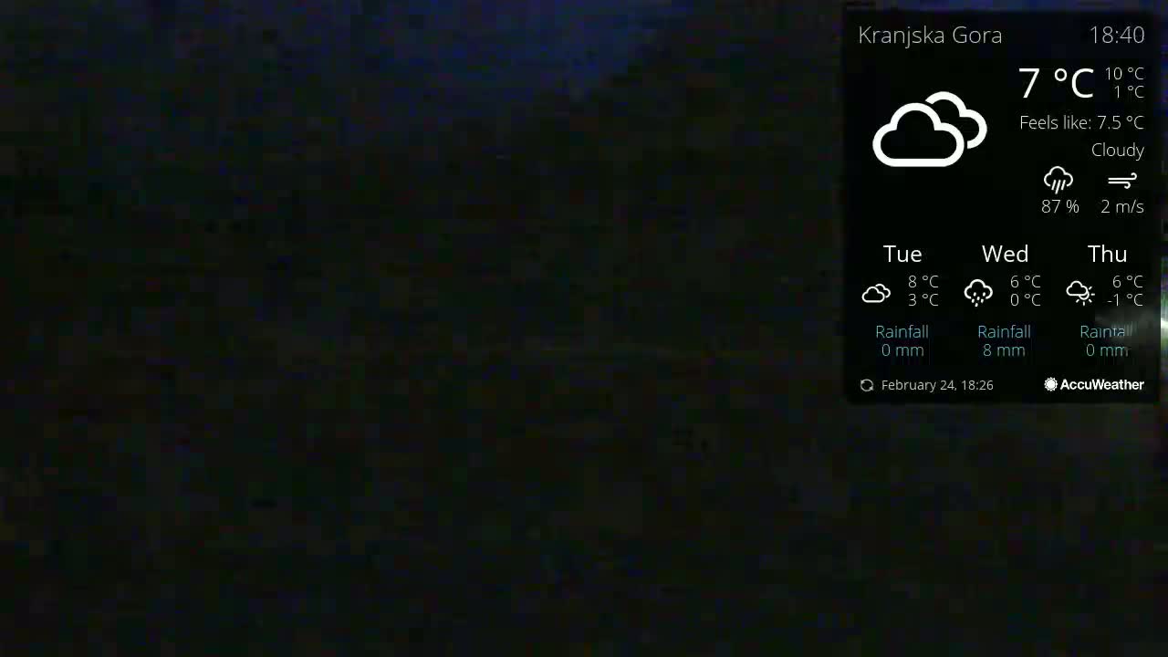 A dark, cloudy nighttime scene is shown with a weather overlay indicating a temperature of 7°C.