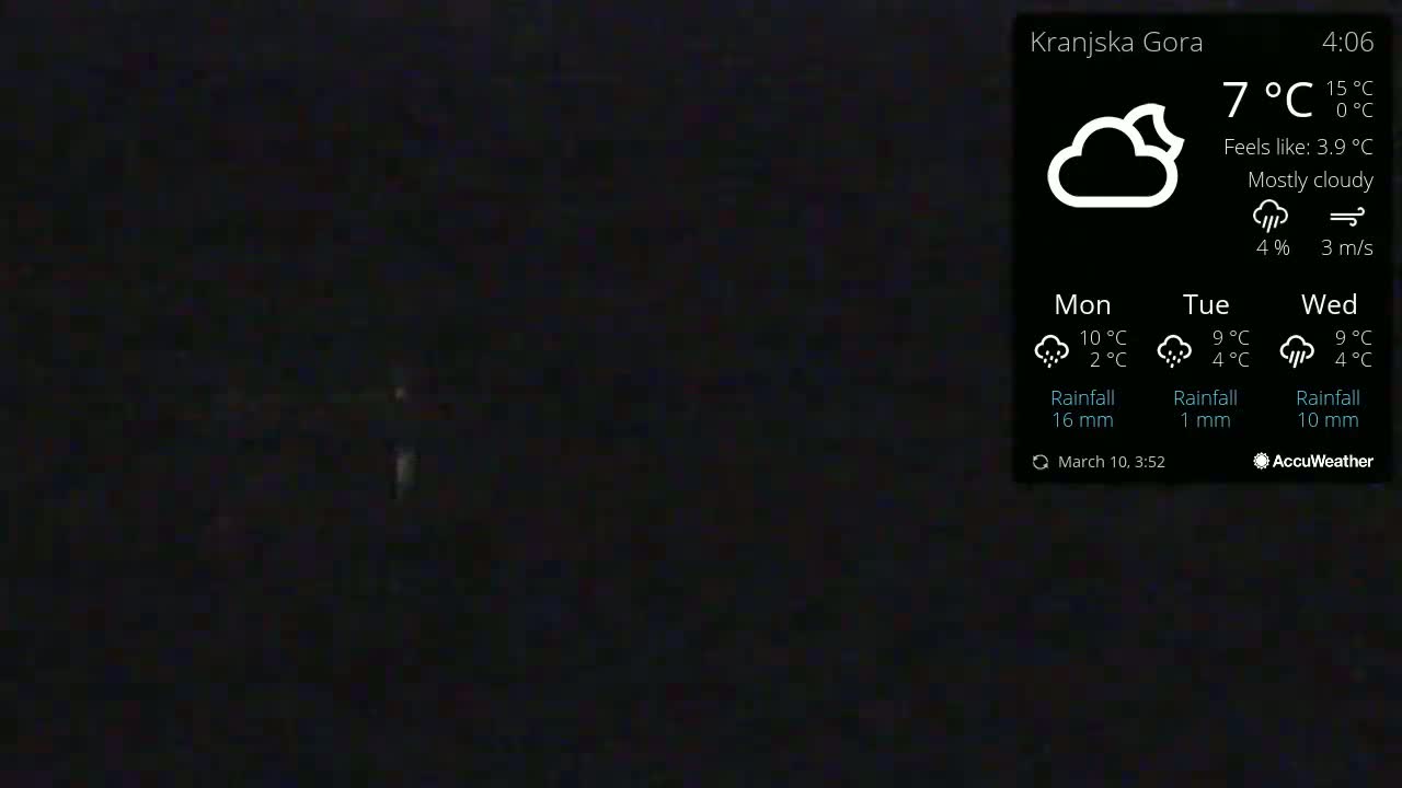 A mostly cloudy night scene with a temperature of 7°C.