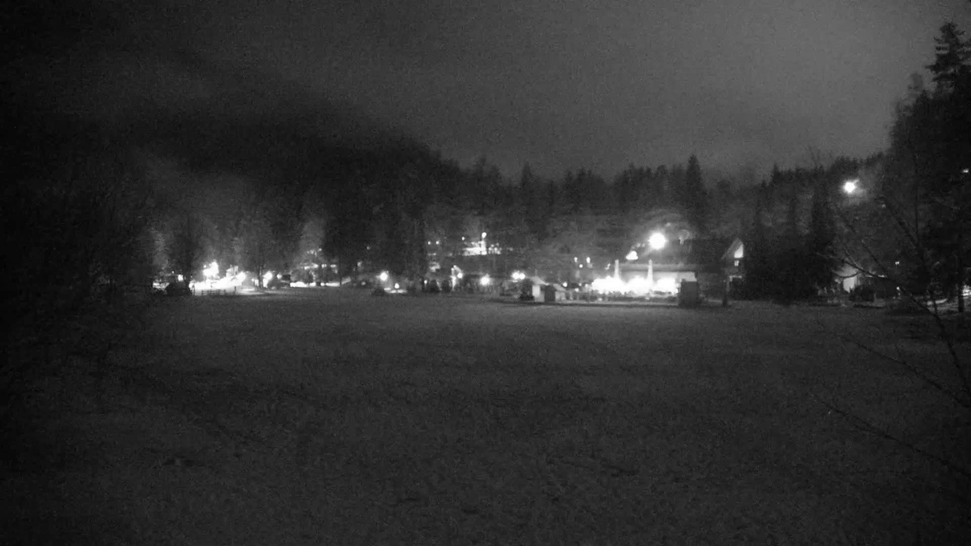 Kranjska Gora, Jezero Jasna Lake Live Cam - Jesenice, Gorenjska (Upper Carniola), Slovenia