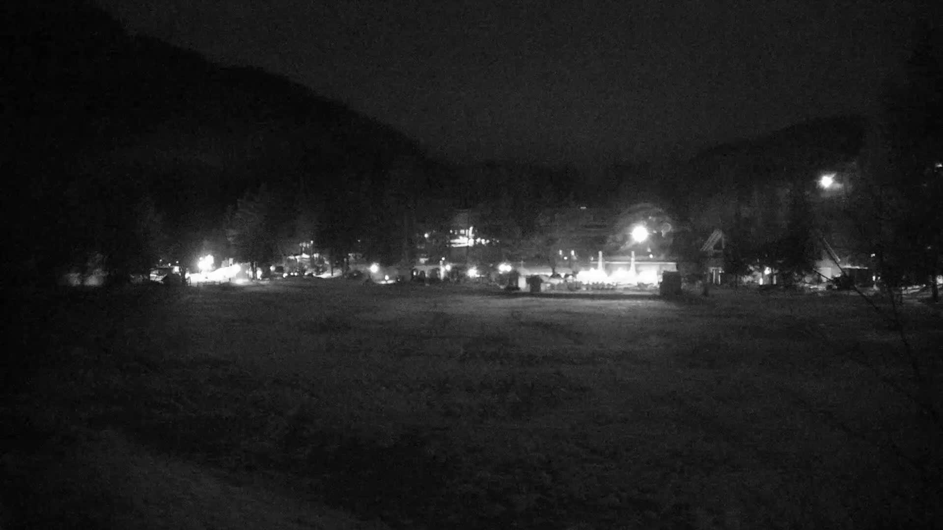 Kranjska Gora, Jezero Jasna Lake Live Cam - Jesenice, Gorenjska (Upper Carniola), Slovenia
