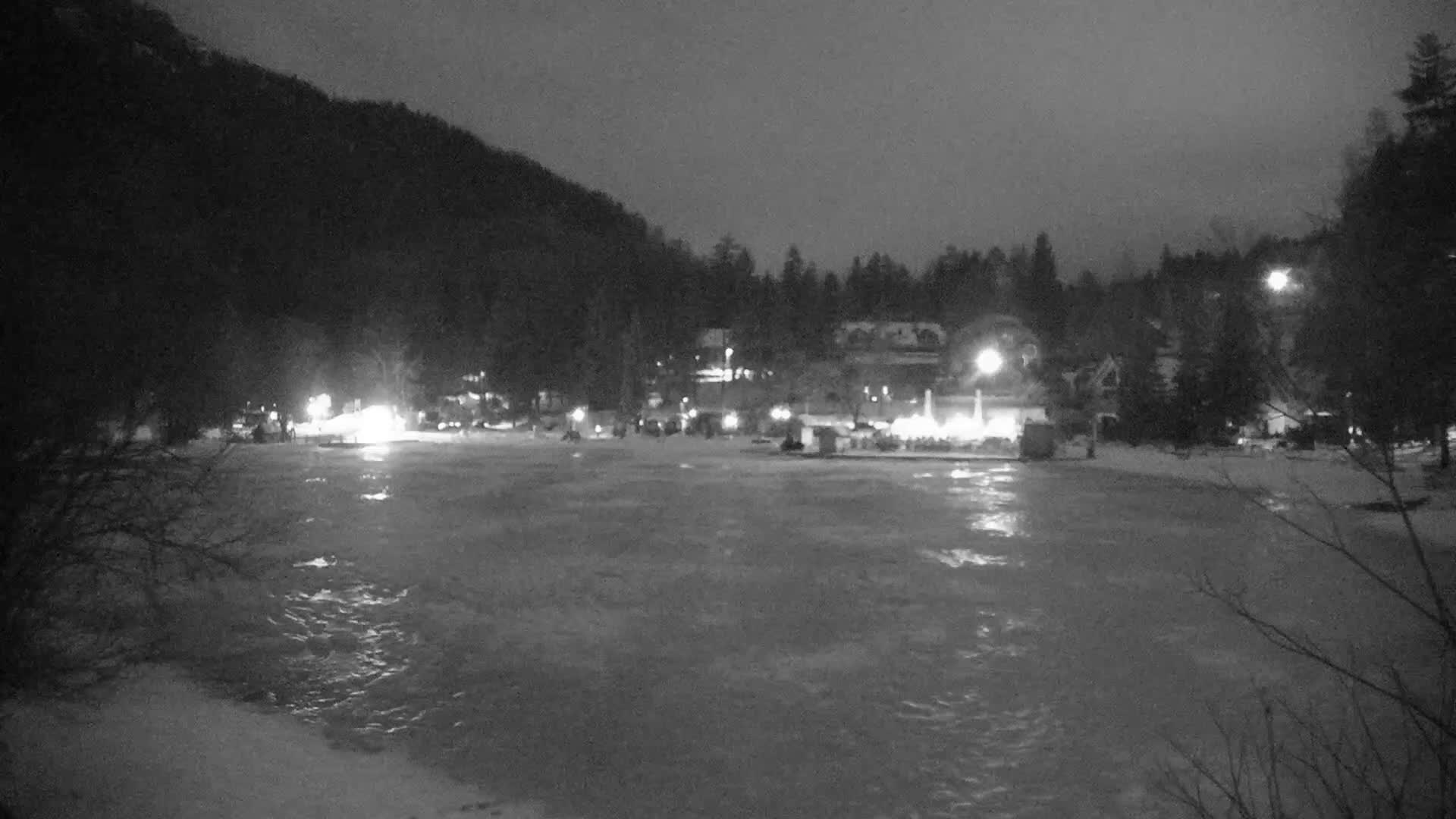 Kranjska Gora, Jezero Jasna Lake Live Cam - Jesenice, Gorenjska (Upper Carniola), Slovenia