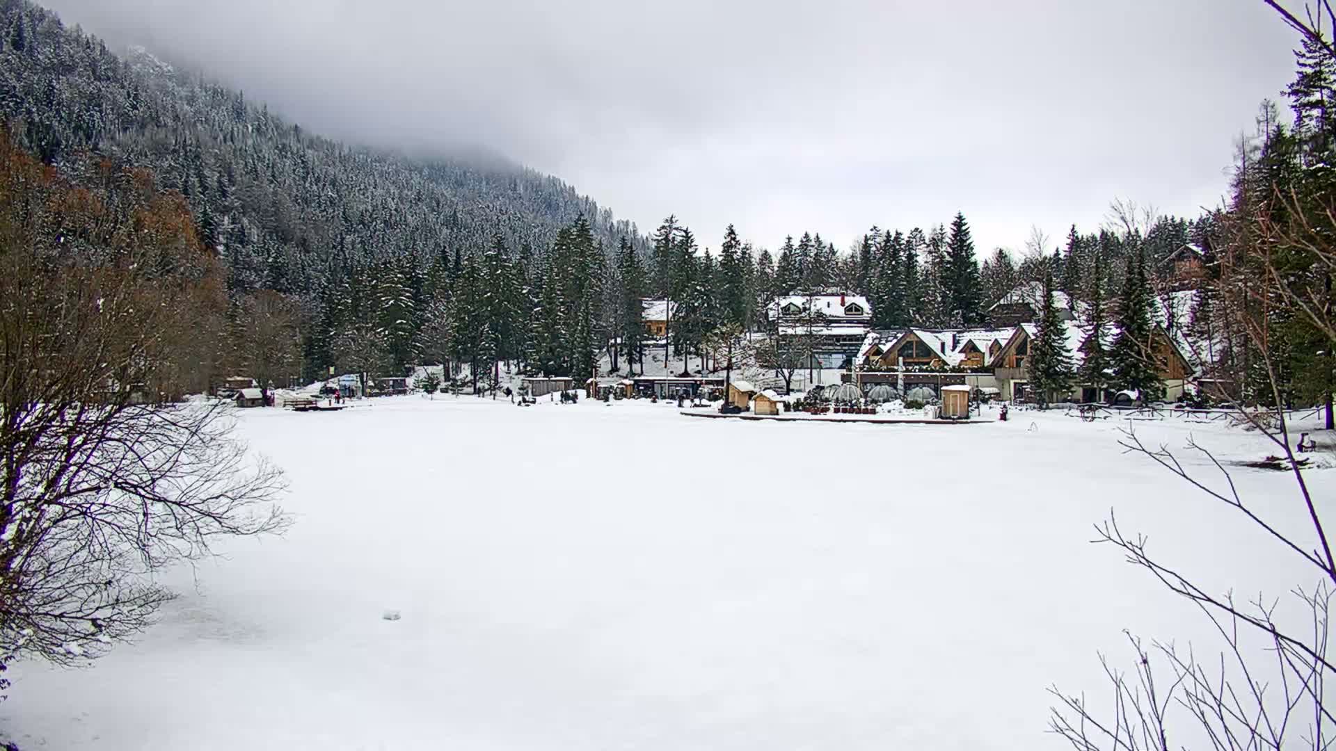 Kranjska Gora, Jezero Jasna Lake Live Cam - Jesenice, Gorenjska (Upper Carniola), Slovenia