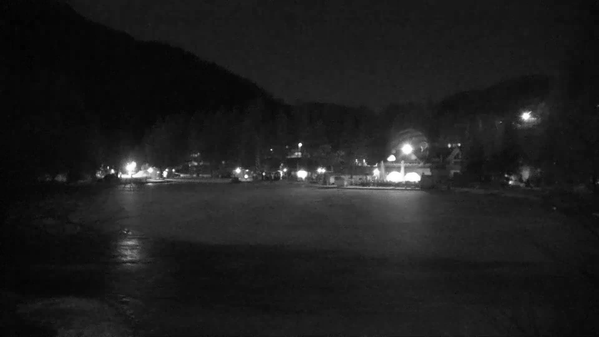 Kranjska Gora, Jezero Jasna Lake Live Cam - Jesenice, Gorenjska (Upper Carniola), Slovenia