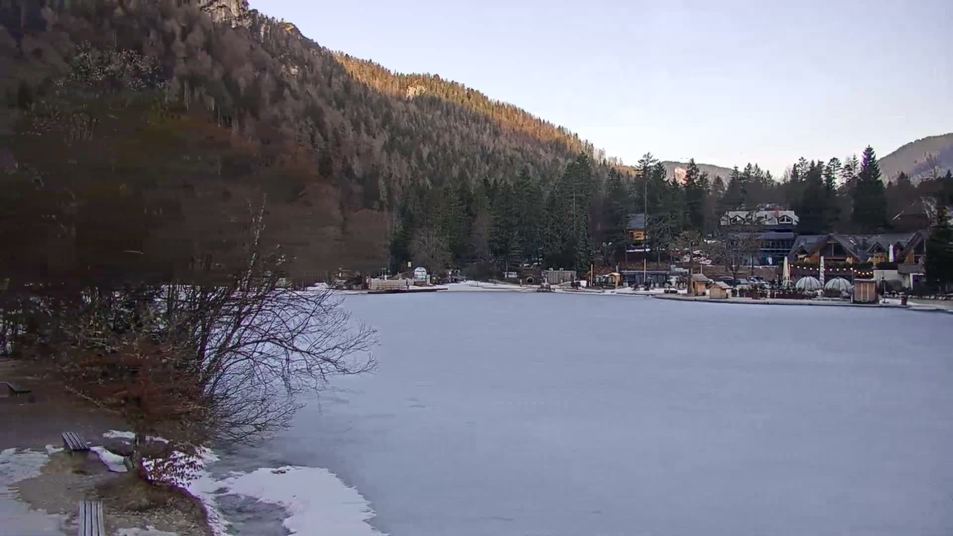Kranjska Gora, Jezero Jasna Lake Live Cam - Jesenice, Gorenjska (Upper Carniola), Slovenia