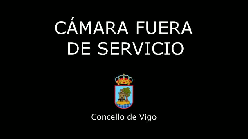 The image shows white text on a black background stating that a camera is out of service, along with a coat of arms and the words "Concello de Vigo."