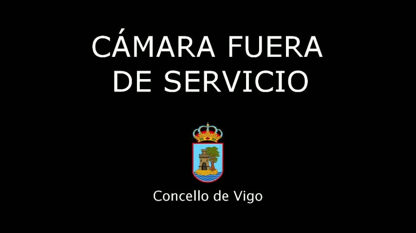 A black background displays white text indicating that a camera is out of service, along with a crest and the words "Concello de Vigo".