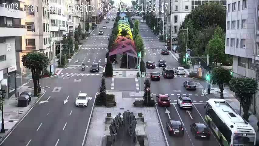 Avenida Gran Vía Avenue & Rua Lepanto Live Cam - Pontevedra, Galicia, Spain