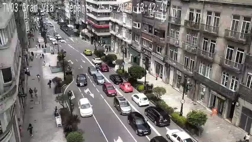Avenida Gran Vía Avenue & Rua Lepanto Live Cam - Pontevedra, Galicia, Spain