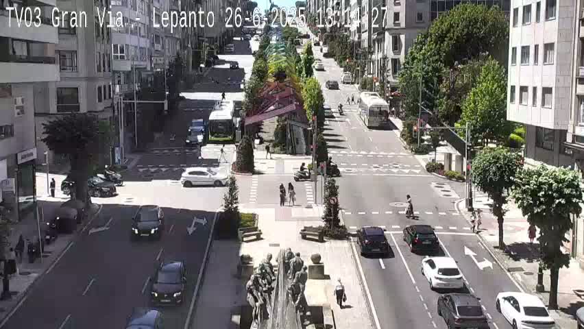 Avenida Gran Vía Avenue & Rua Lepanto Live Cam - Pontevedra, Galicia, Spain