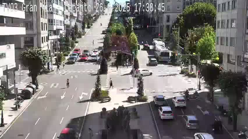 Avenida Gran Vía Avenue & Rua Lepanto Live Cam - Pontevedra, Galicia, Spain