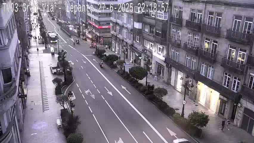 Avenida Gran Vía Avenue & Rua Lepanto Live Cam - Pontevedra, Galicia, Spain