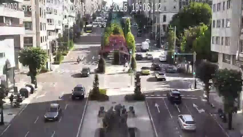 Avenida Gran Vía Avenue & Rua Lepanto Live Cam - Pontevedra, Galicia, Spain