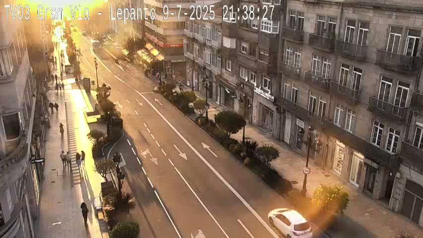 Avenida Gran Vía Avenue & Rua Lepanto Live Cam - Pontevedra, Galicia, Spain