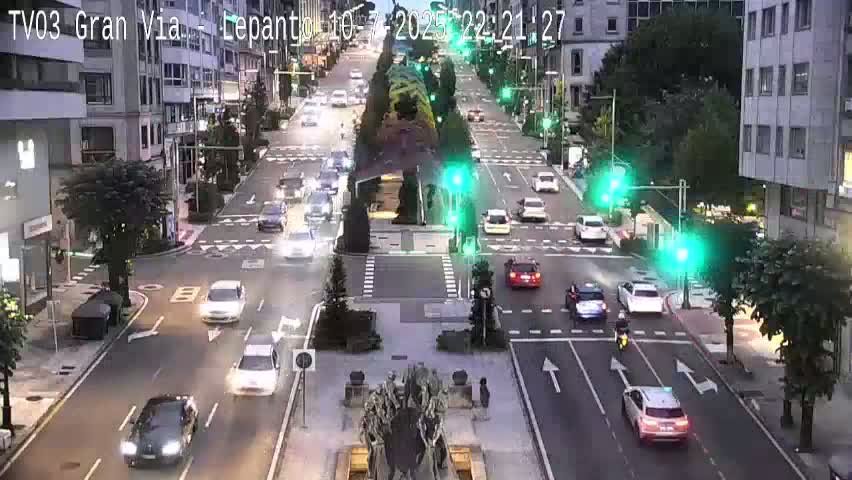 Avenida Gran Vía Avenue & Rua Lepanto Live Cam - Pontevedra, Galicia, Spain
