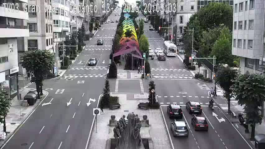 Avenida Gran Vía Avenue & Rua Lepanto Live Cam - Pontevedra, Galicia, Spain