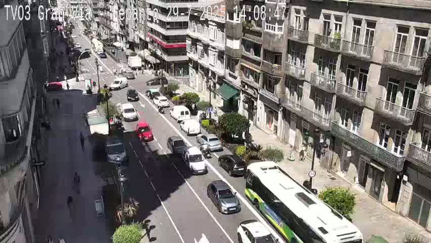 Avenida Gran Vía Avenue & Rua Lepanto Live Cam - Pontevedra, Galicia, Spain