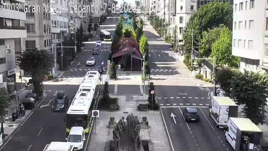 Avenida Gran Vía Avenue & Rua Lepanto Live Cam - Pontevedra, Galicia, Spain