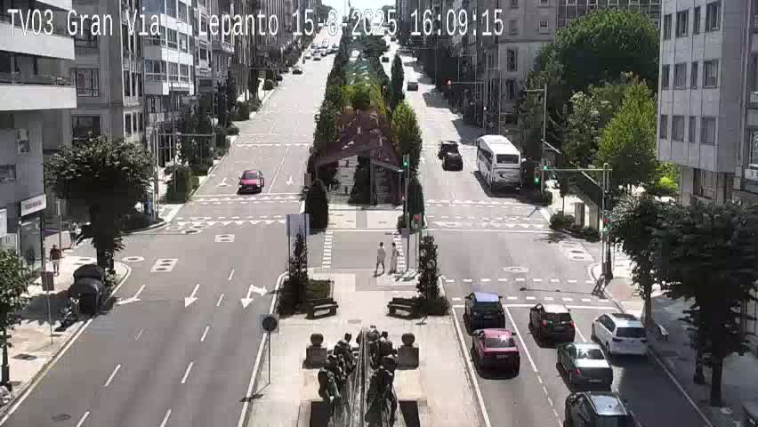 Avenida Gran Vía Avenue & Rua Lepanto Live Cam - Pontevedra, Galicia, Spain