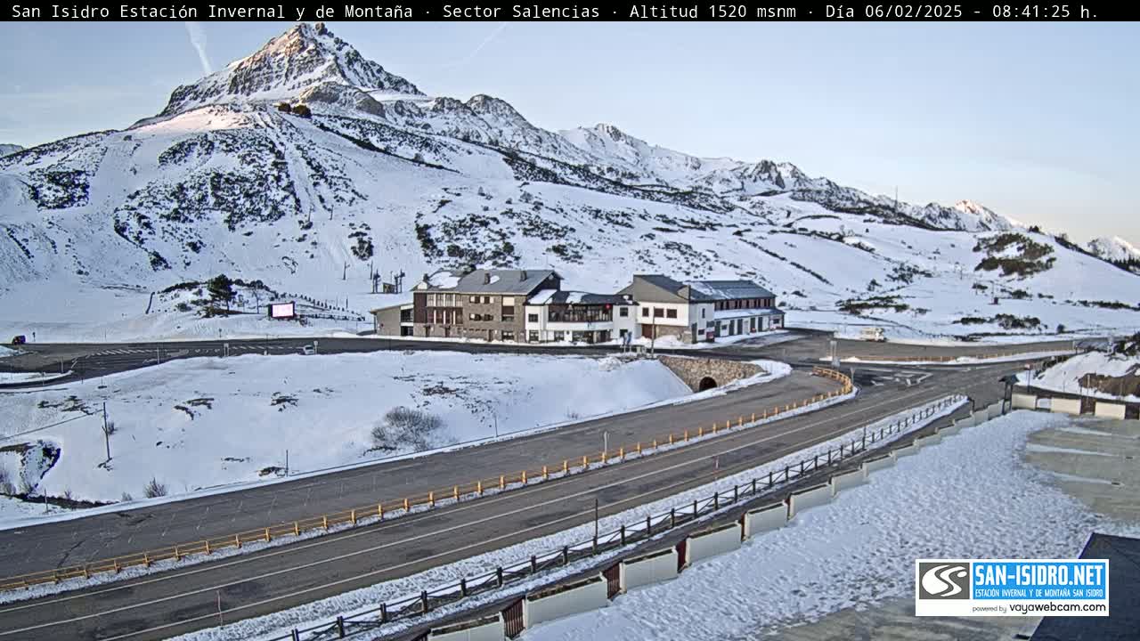 Estación San Isidro Hotel Area Live Cam - León, Castile&Leon, Spain