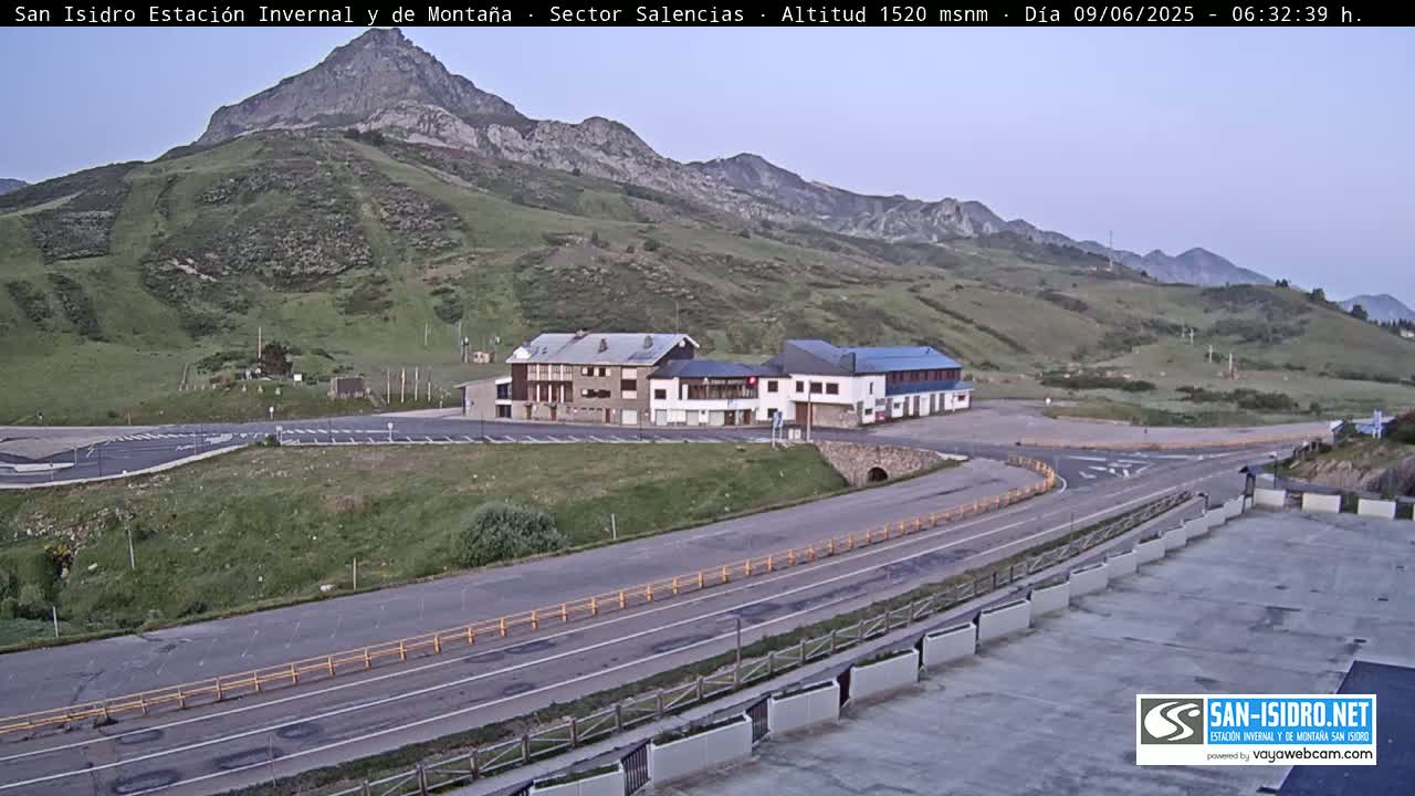 Estación San Isidro Hotel Area Live Cam - León, Castile&Leon, Spain