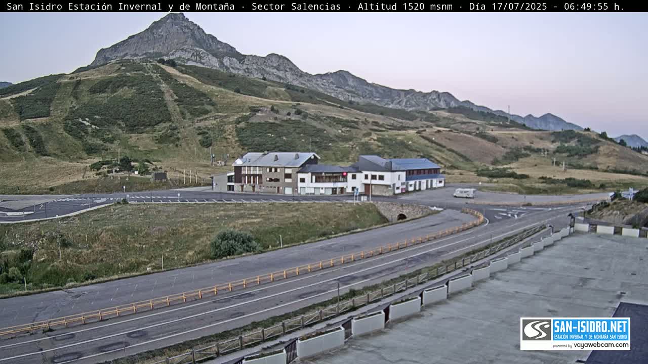 Estación San Isidro Hotel Area Live Cam - León, Castile&Leon, Spain
