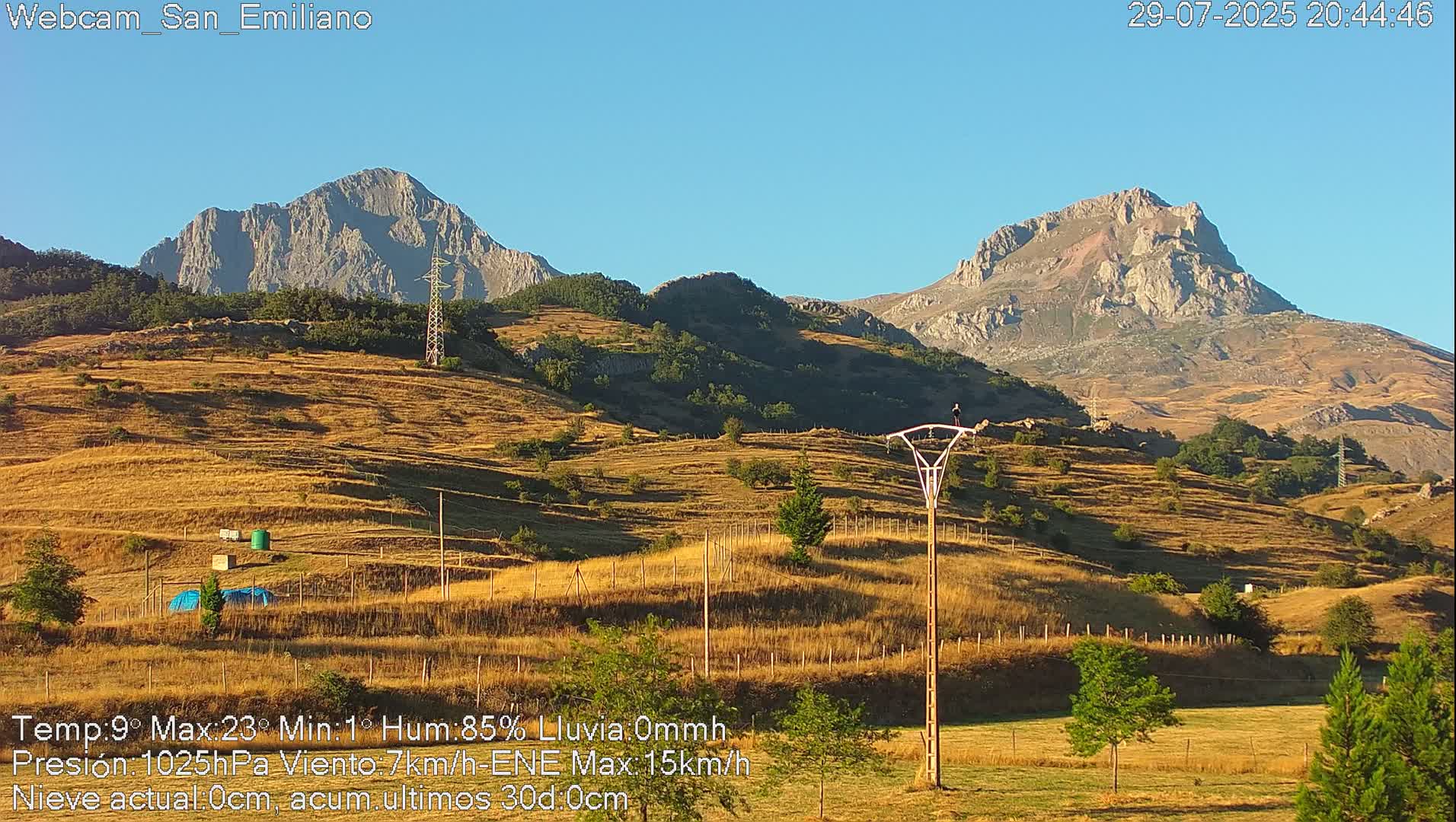 Peña Ubiña (Ubina Mount Peaks) From Babia  Panaromic Live Cam - León, Castile&Leon, Spain