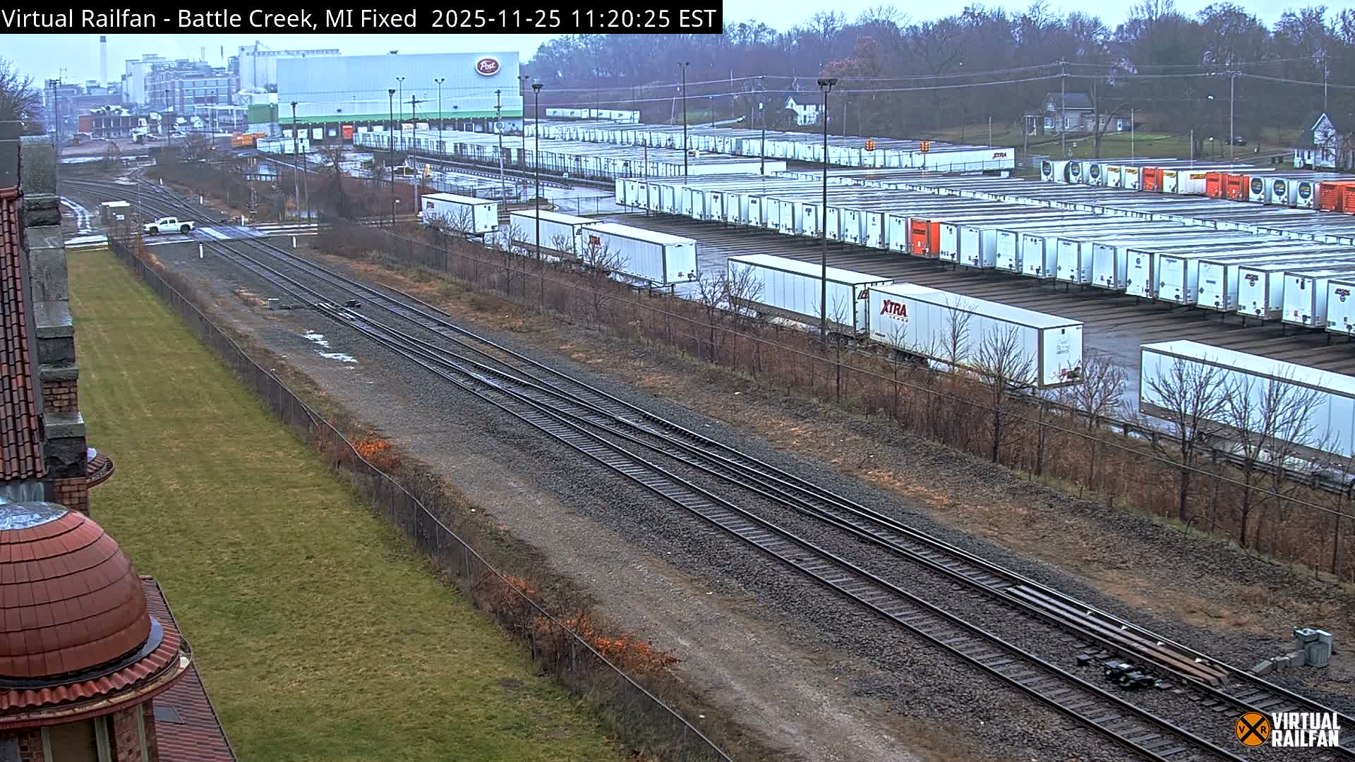 Michigan, Battle Creek Railroad Crossing & Post Shipping & Receving Depot Live Cam - Battle Creek, Calhoun, Michigan, USA