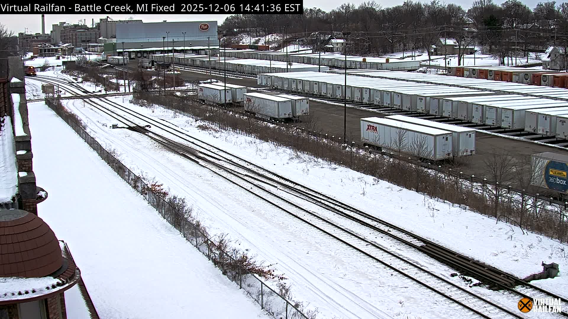 Michigan, Battle Creek Railroad Crossing & Post Shipping & Receving Depot Live Cam - Battle Creek, Calhoun, Michigan, USA