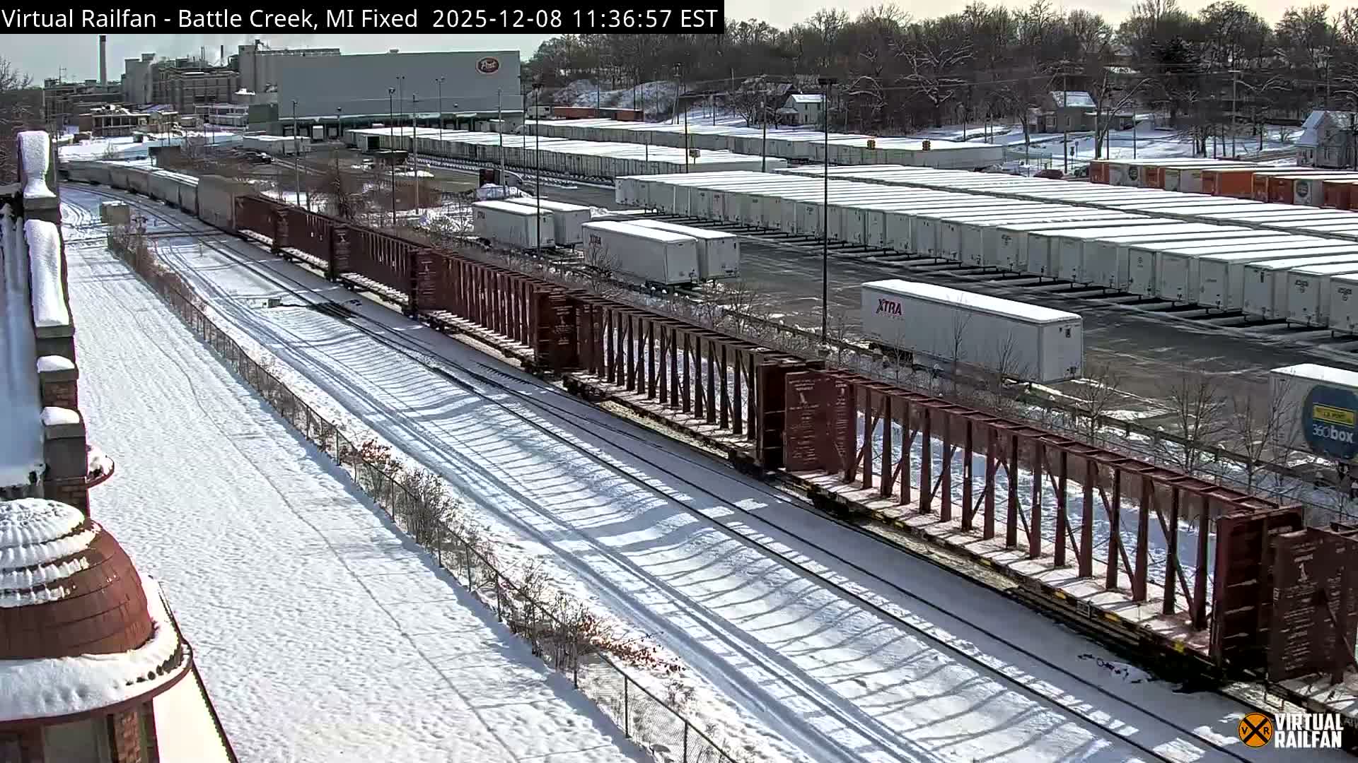 Michigan, Battle Creek Railroad Crossing & Post Shipping & Receving Depot Live Cam - Battle Creek, Calhoun, Michigan, USA