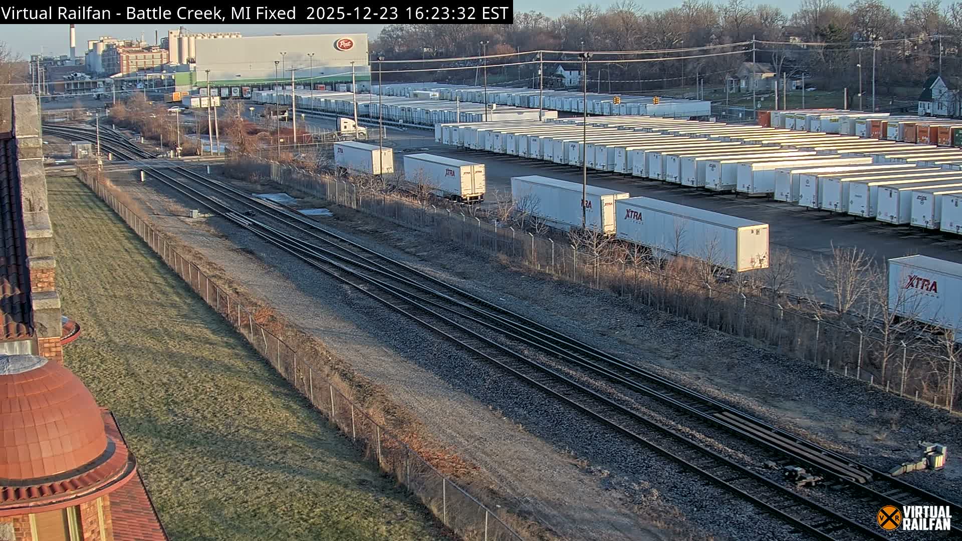 Michigan, Battle Creek Railroad Crossing & Post Shipping & Receving Depot Live Cam - Battle Creek, Calhoun, Michigan, USA