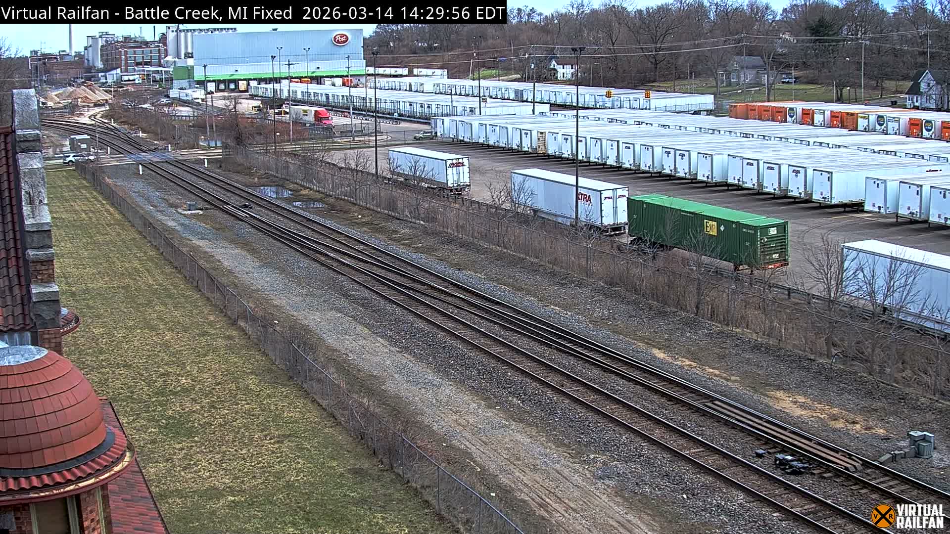 Michigan, Battle Creek Railroad Crossing & Post Shipping & Receving Depot Live Cam - Battle Creek, Calhoun, Michigan, USA
