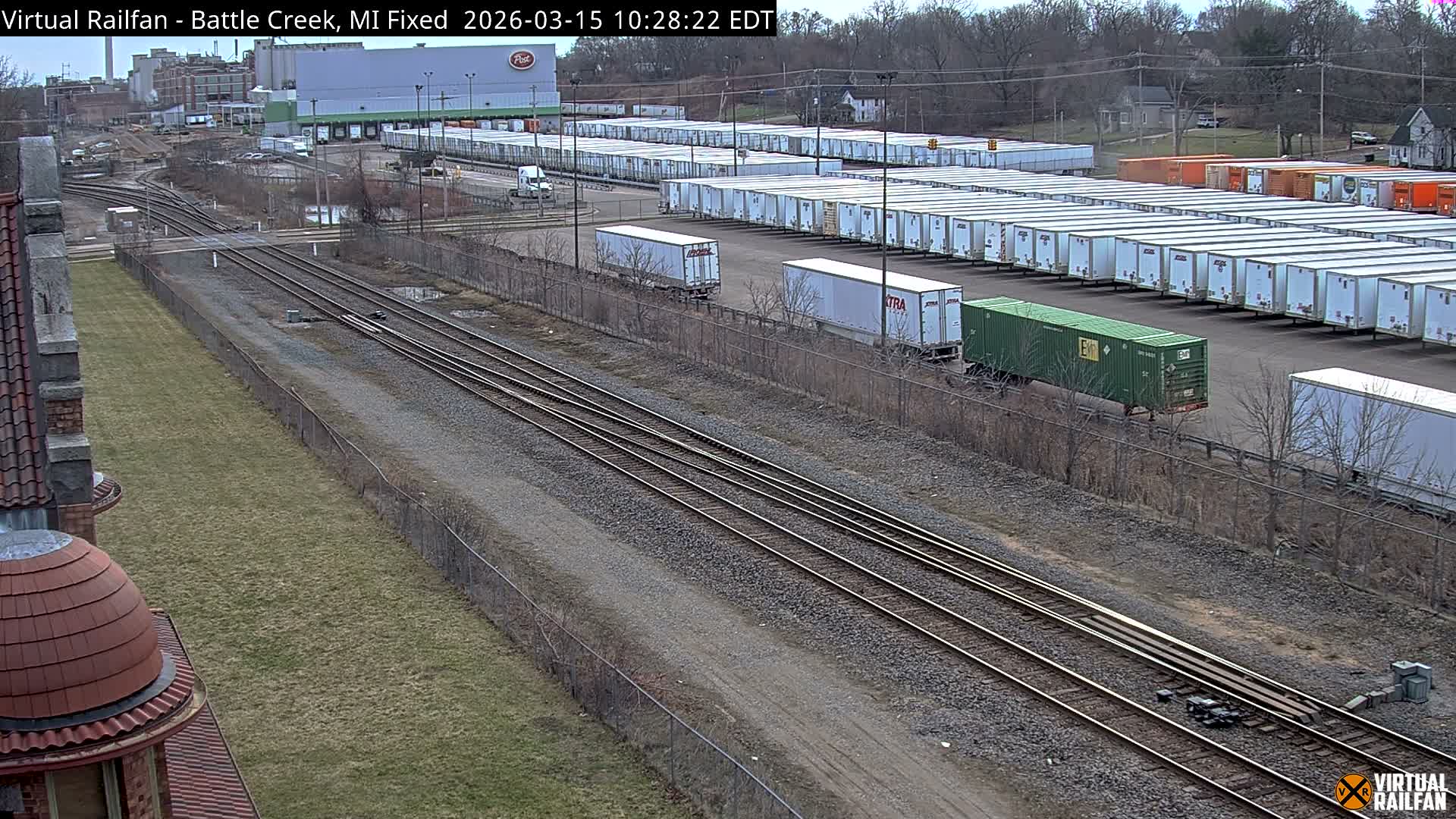 Michigan, Battle Creek Railroad Crossing & Post Shipping & Receving Depot Live Cam - Battle Creek, Calhoun, Michigan, USA