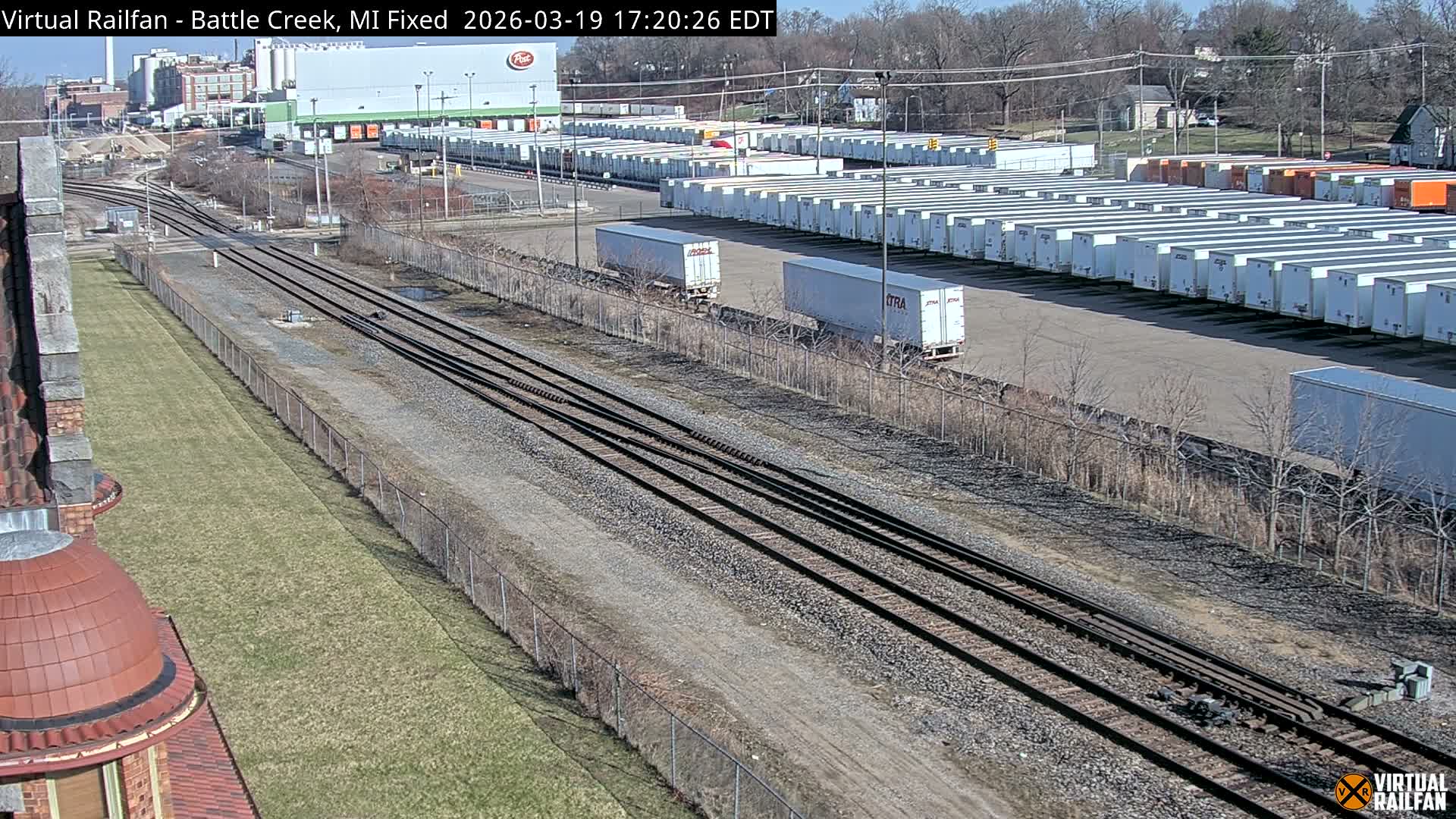Michigan, Battle Creek Railroad Crossing & Post Shipping & Receving Depot Live Cam - Battle Creek, Calhoun, Michigan, USA