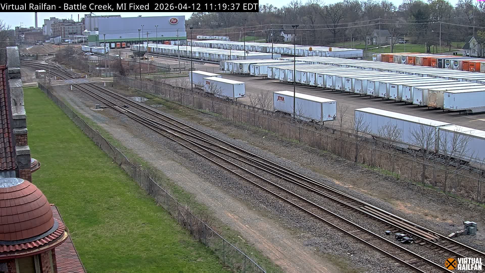 Michigan, Battle Creek Railroad Crossing & Post Shipping & Receving Depot Live Cam - Battle Creek, Calhoun, Michigan, USA