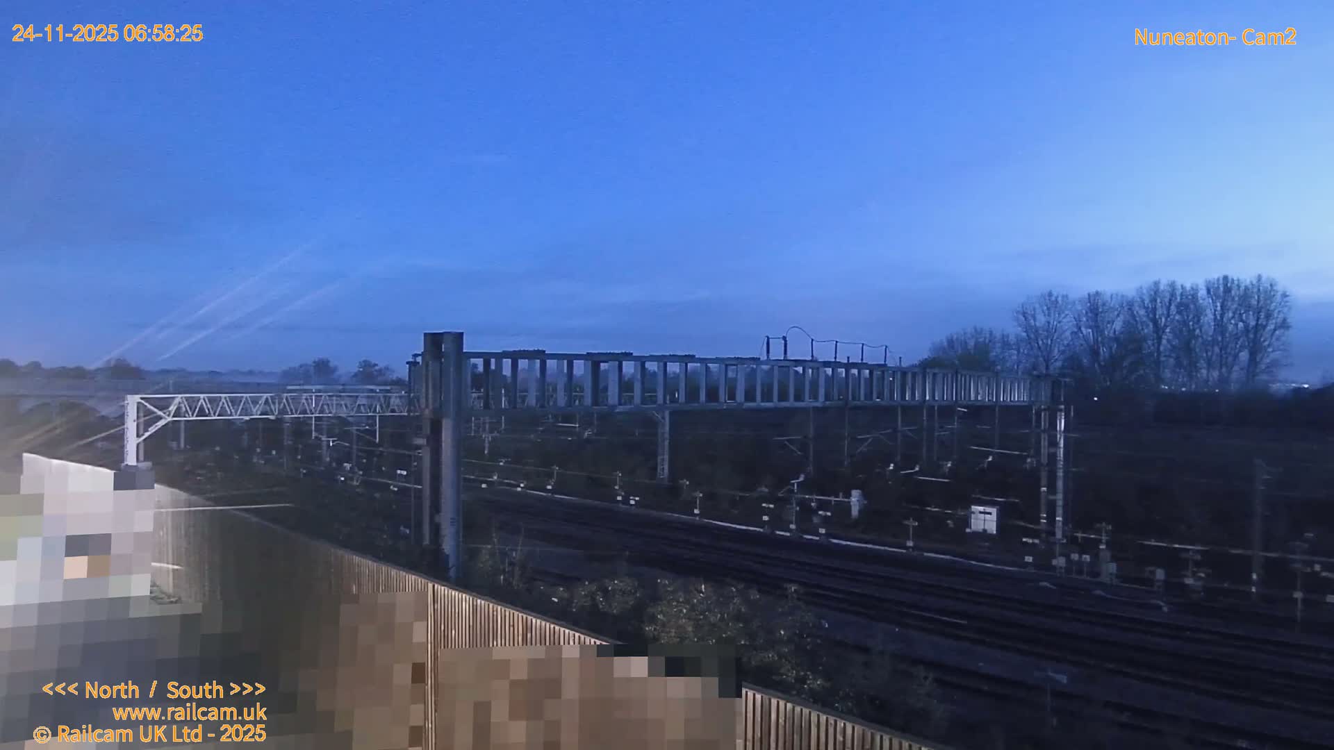 Nuneaton Railroad Crossing Live Cam - Nuneaton, nuneaton and Bedworth, Warwickshire, West Midlands, England, United Kingdom