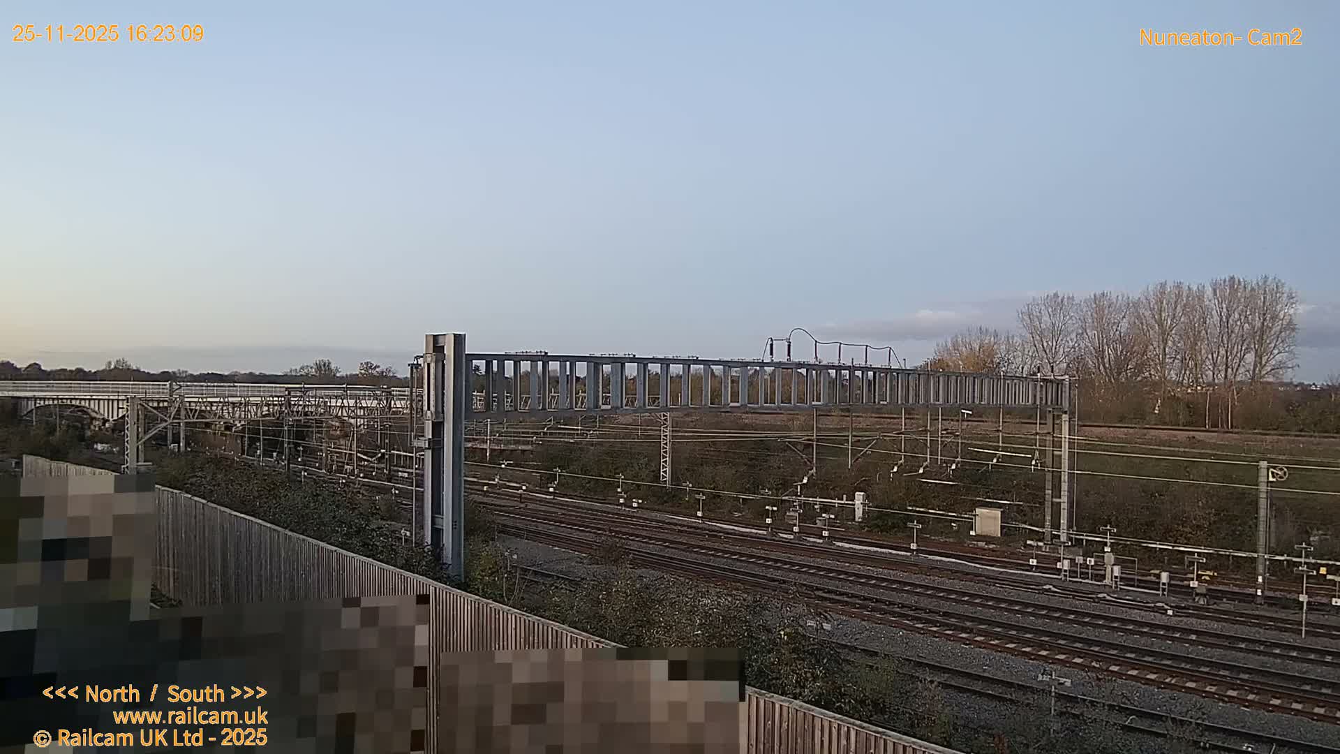 Nuneaton Railroad Crossing Live Cam - Nuneaton, nuneaton and Bedworth, Warwickshire, West Midlands, England, United Kingdom