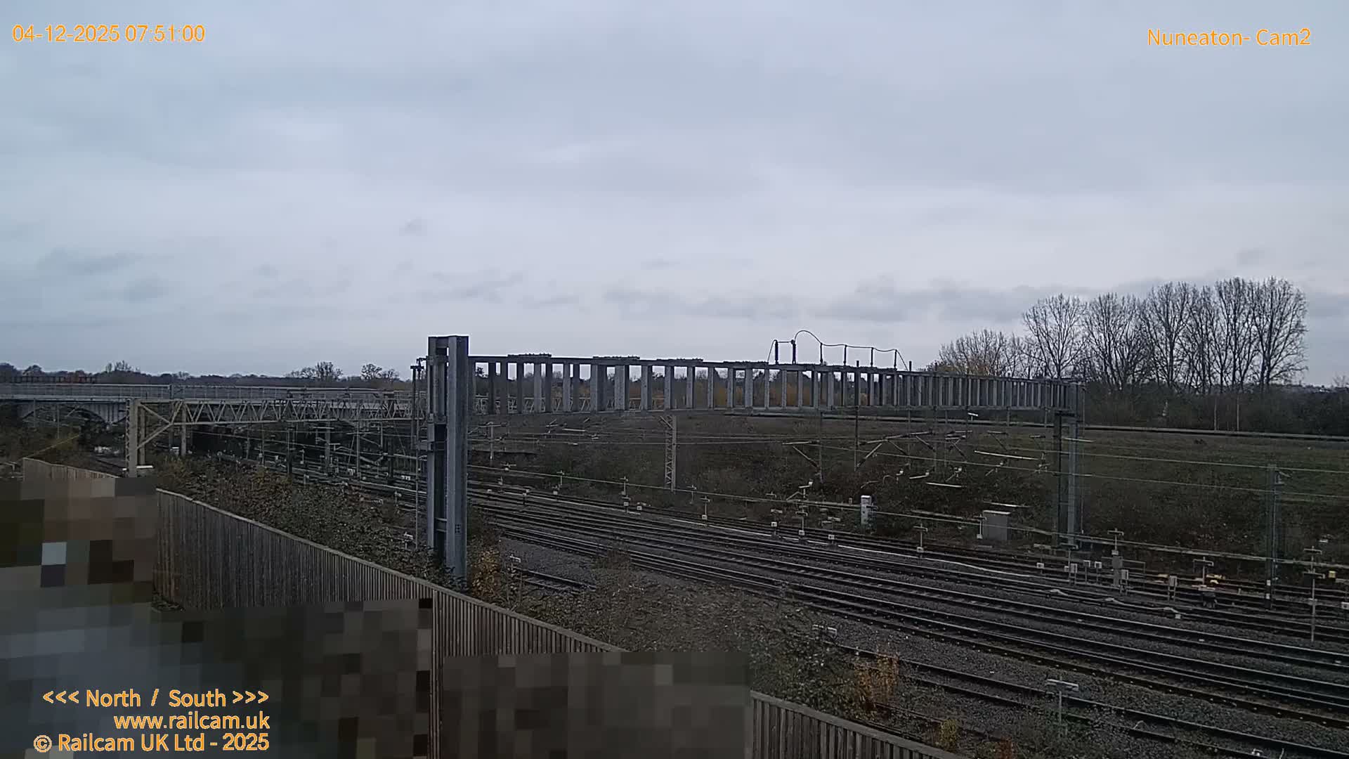 Nuneaton Railroad Crossing Live Cam - Nuneaton, nuneaton and Bedworth, Warwickshire, West Midlands, England, United Kingdom