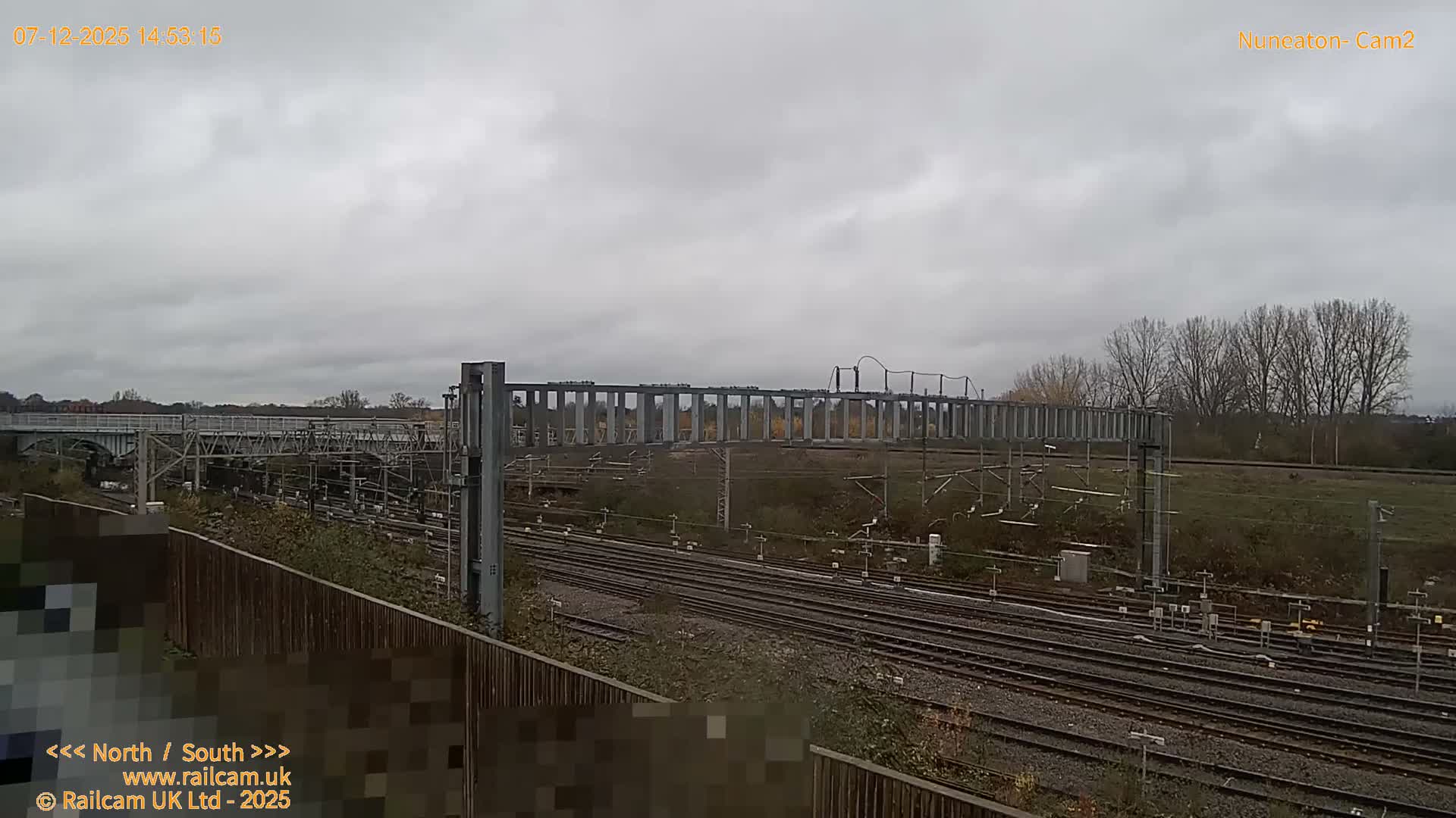 Nuneaton Railroad Crossing Live Cam - Nuneaton, nuneaton and Bedworth, Warwickshire, West Midlands, England, United Kingdom