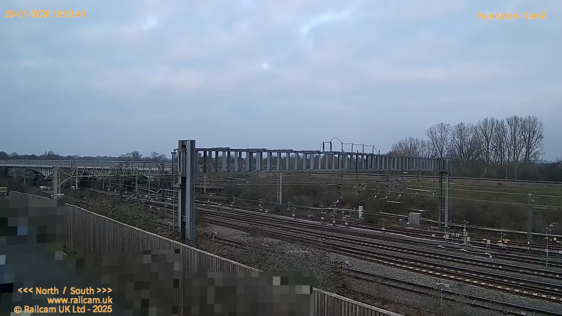 Nuneaton Railroad Crossing Live Cam - Nuneaton, nuneaton and Bedworth, Warwickshire, West Midlands, England, United Kingdom
