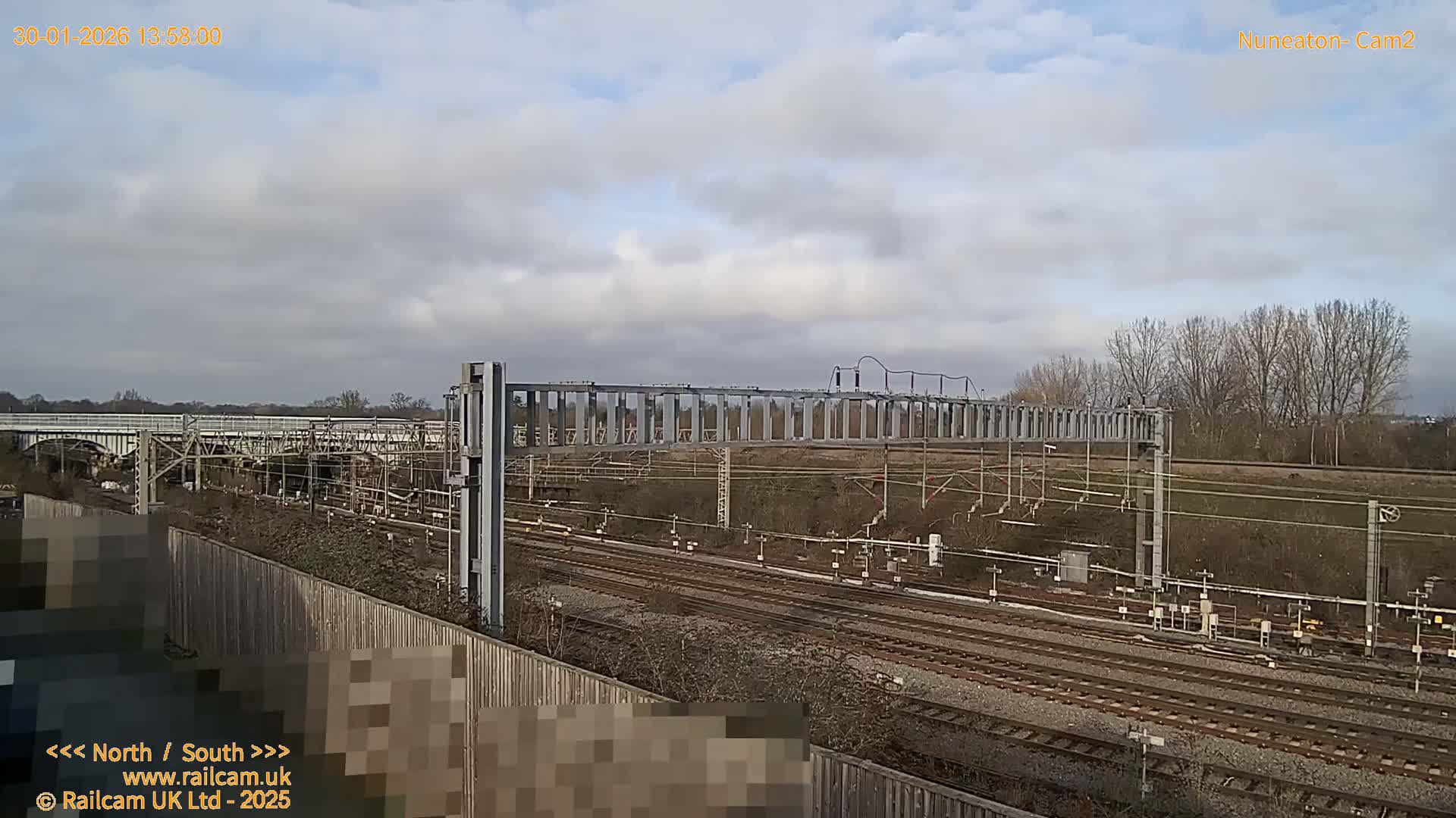 Nuneaton Railroad Crossing Live Cam - Nuneaton, nuneaton and Bedworth, Warwickshire, West Midlands, England, United Kingdom