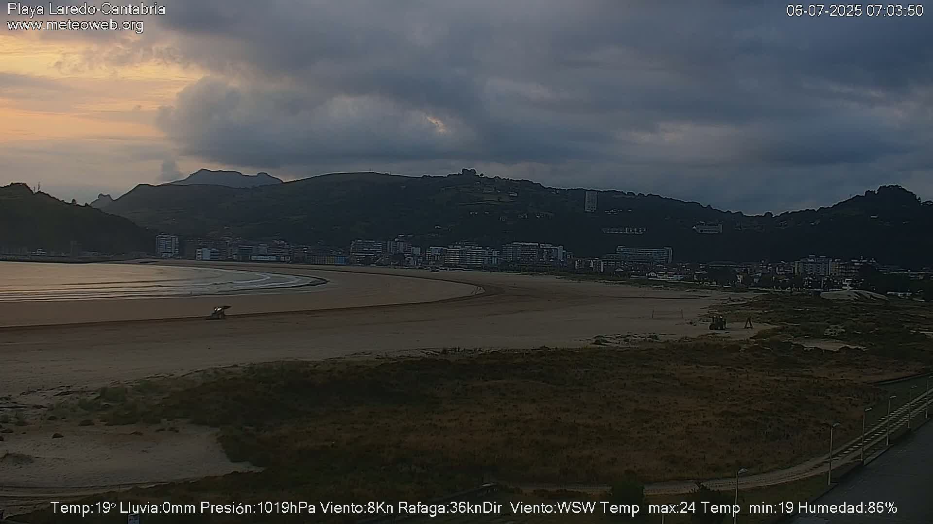 Playa de Laredo Beach Live Cam - Costa Oriental, Cantabria, Spain