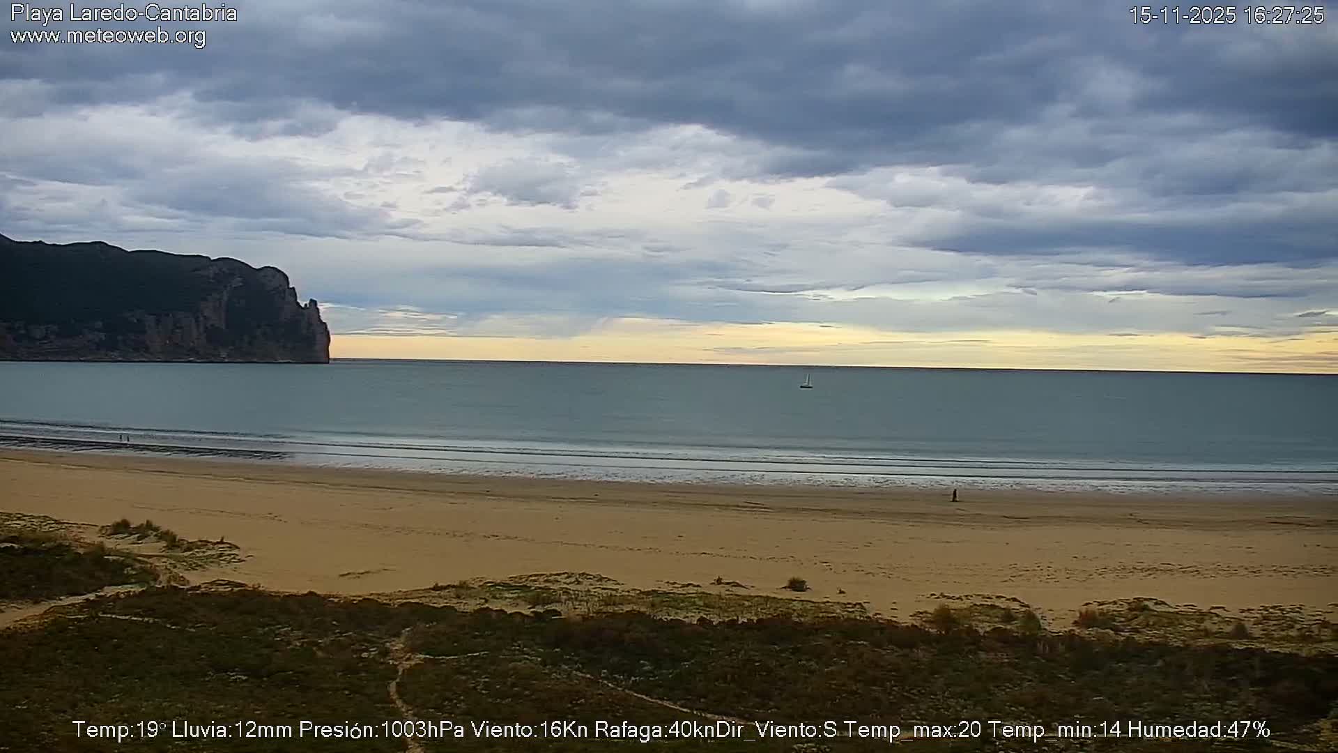 Playa de Laredo Beach Live Cam - Costa Oriental, Cantabria, Spain