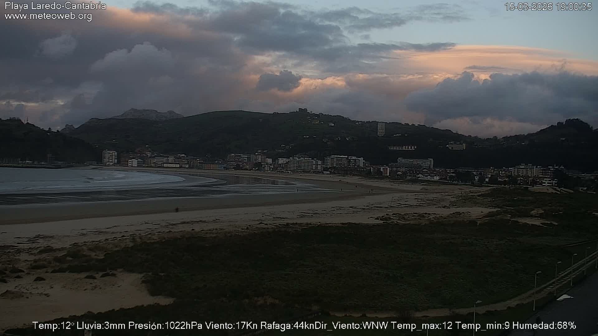 Playa de Laredo Beach Live Cam - Costa Oriental, Cantabria, Spain