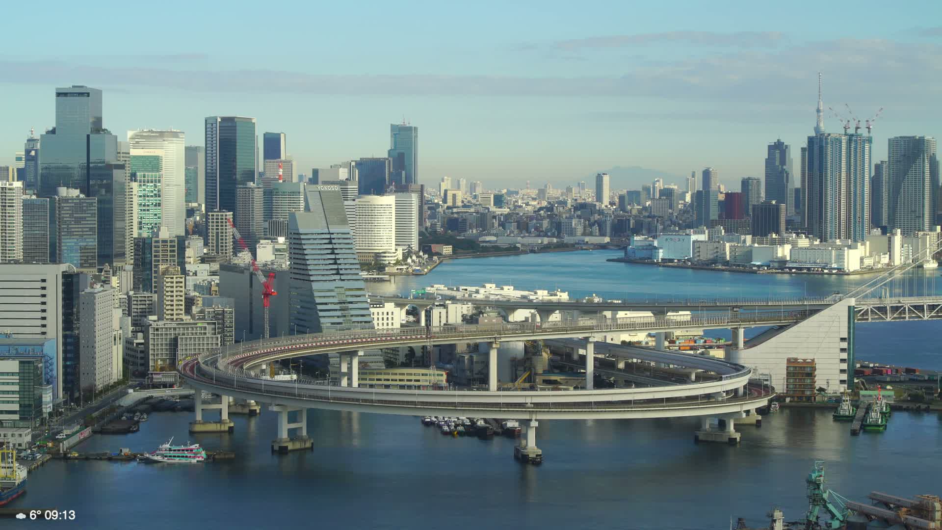 Tokyo City Center Skyline, Tokyo Bay & Rainbow Bridge Kaigan Entrance (東京の街並み、東京湾、レインボーブリッジ)  Live Cam - 5 Chome, Konan, Minato-ku, Tokyo, Kantō, Honshu, Japan