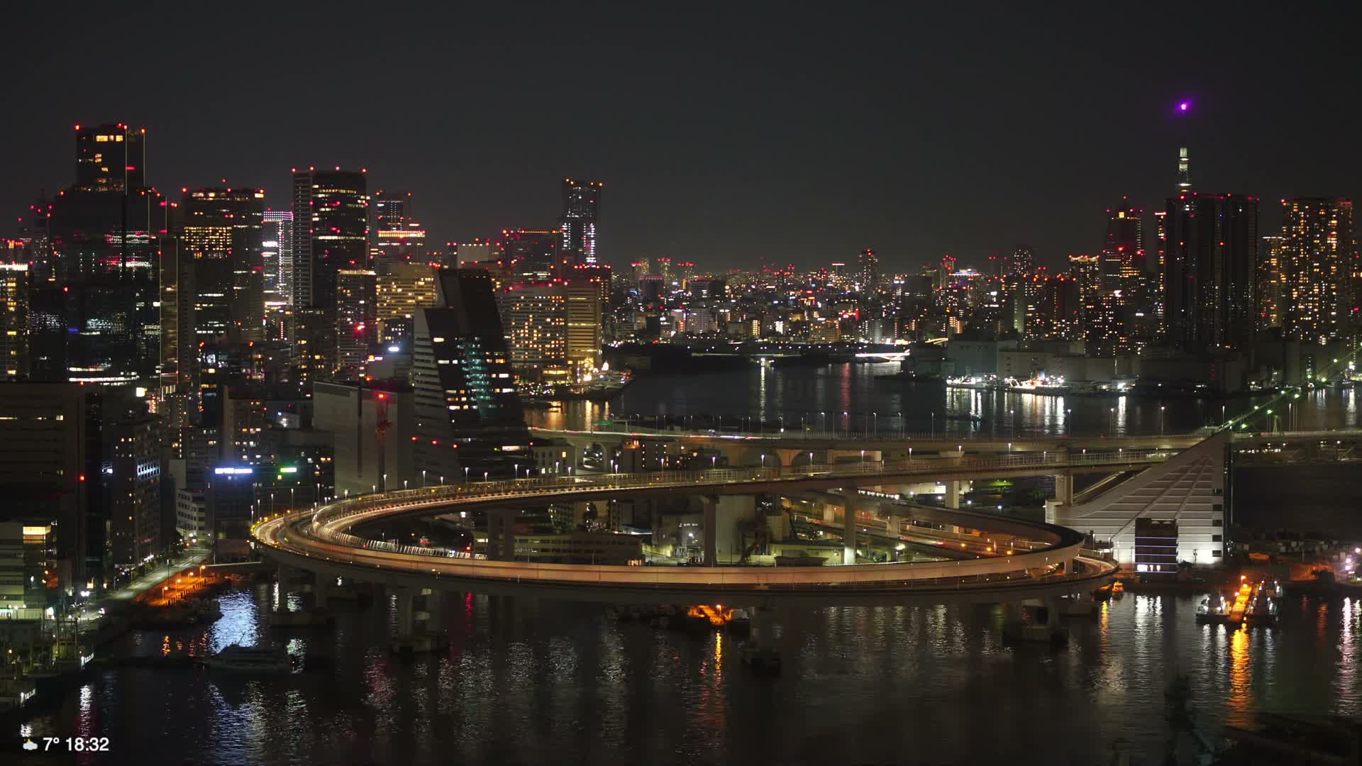 Tokyo City Center Skyline, Tokyo Bay & Rainbow Bridge Kaigan Entrance (東京の街並み、東京湾、レインボーブリッジ)  Live Cam - 5 Chome, Konan, Minato-ku, Tokyo, Kantō, Honshu, Japan