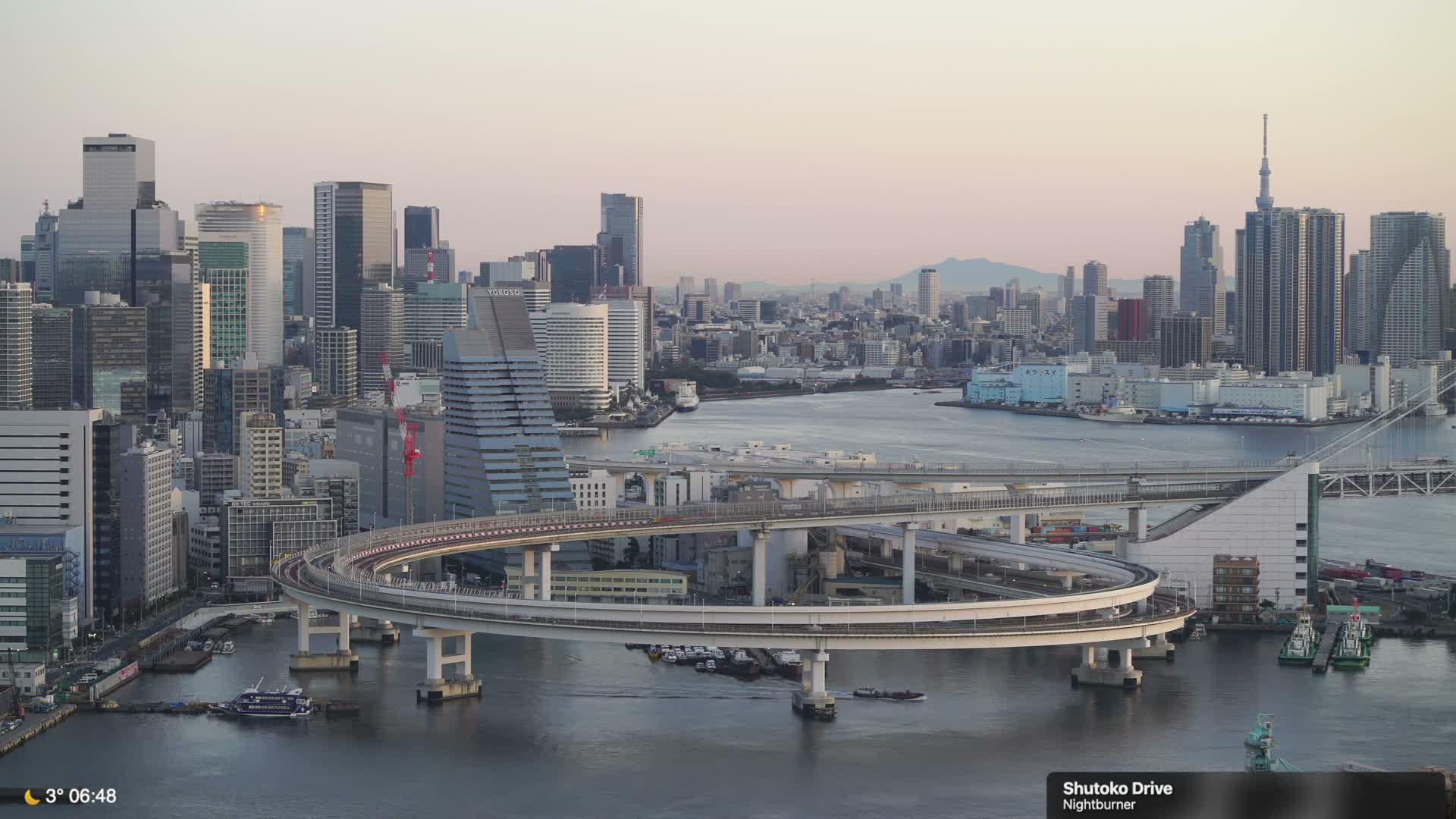 Tokyo City Center Skyline, Tokyo Bay & Rainbow Bridge Kaigan Entrance (東京の街並み、東京湾、レインボーブリッジ)  Live Cam - 5 Chome, Konan, Minato-ku, Tokyo, Kantō, Honshu, Japan