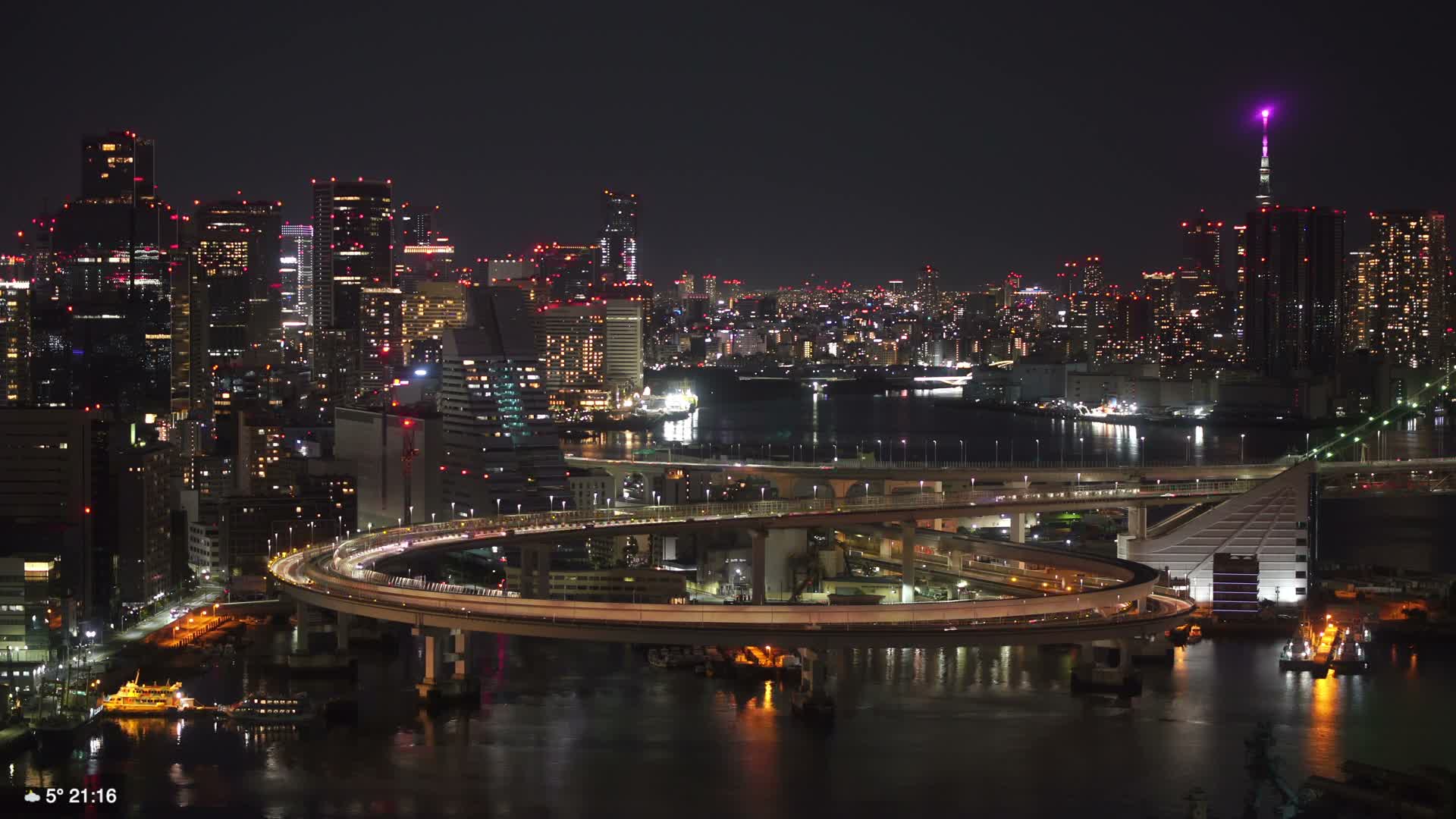 Tokyo City Center Skyline, Tokyo Bay & Rainbow Bridge Kaigan Entrance (東京の街並み、東京湾、レインボーブリッジ)  Live Cam - 5 Chome, Konan, Minato-ku, Tokyo, Kantō, Honshu, Japan