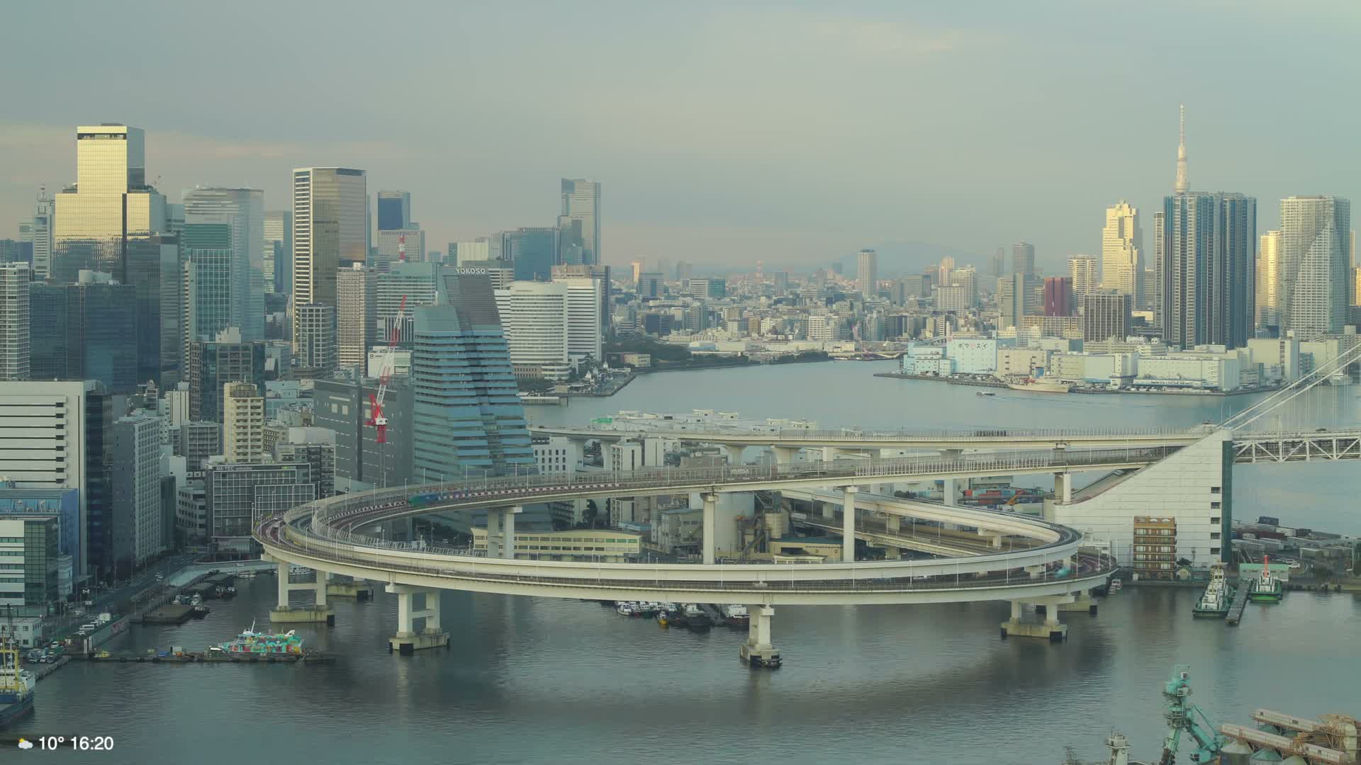 Tokyo City Center Skyline, Tokyo Bay & Rainbow Bridge Kaigan Entrance (東京の街並み、東京湾、レインボーブリッジ)  Live Cam - 5 Chome, Konan, Minato-ku, Tokyo, Kantō, Honshu, Japan
